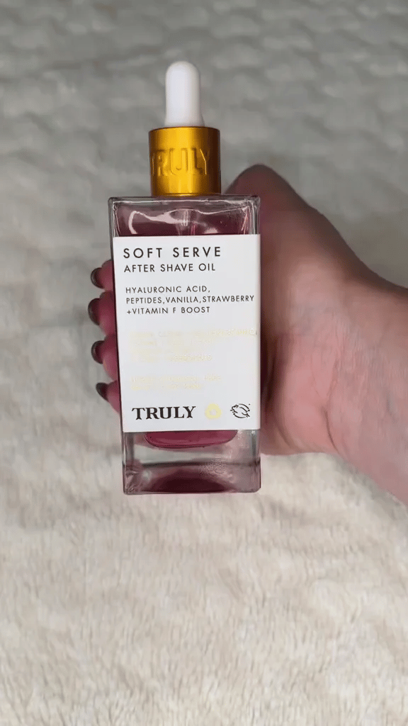 Aceite Verdaderamente Lujo para Afeitar TRULY | Tratamiento calmante e hidratante para prevenir el vello encarnado y tener una piel lisa y sin irritaciones para el uso diario